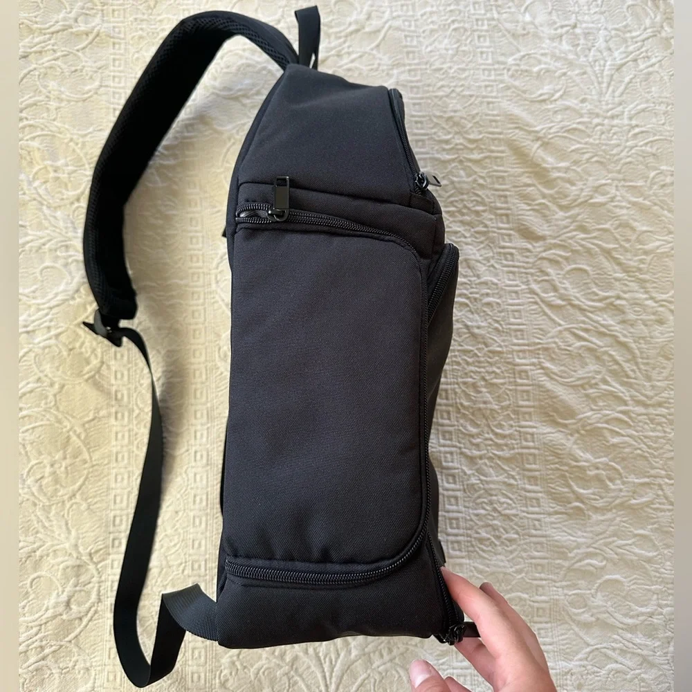 NWOT Caden Camera Crossbody Bag, black